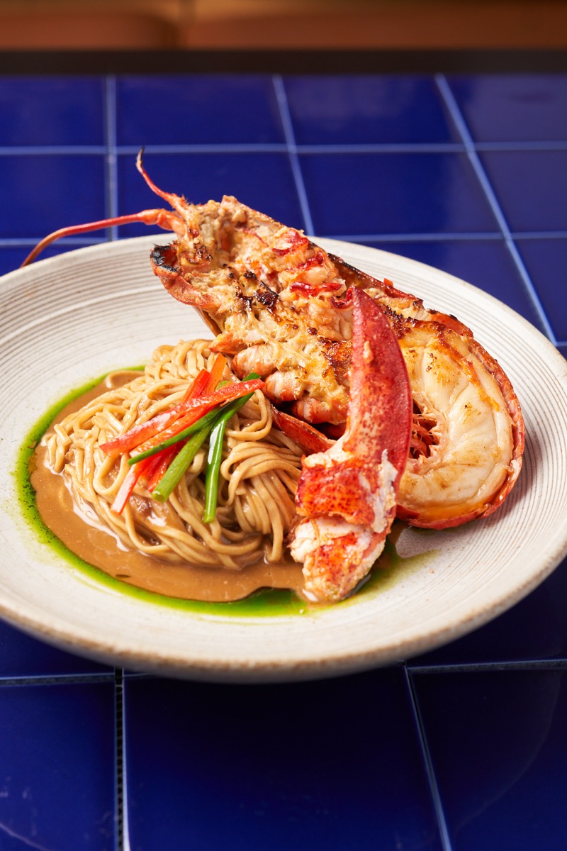 Fresh lobster e-fu noodles